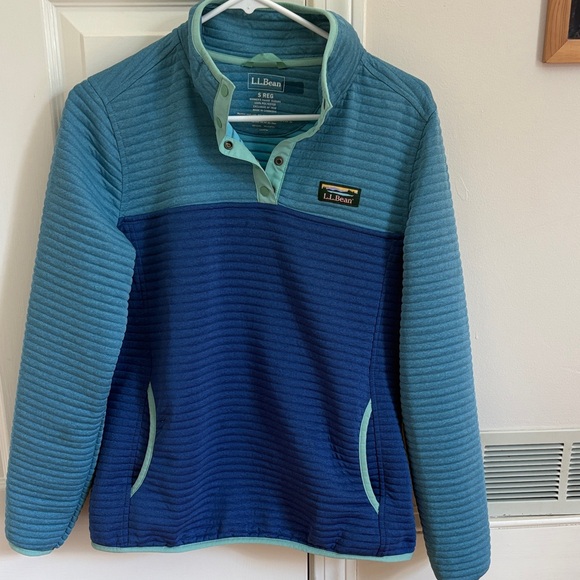 L.L. Bean Two-Tone Blue Pullover - Picture 1 of 7